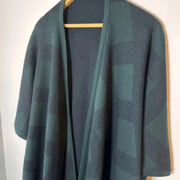 Made In England Shawl Womens One Size Cape Scarf Wool Wrap Armhole Poncho Heavy - Picture 3 of 6